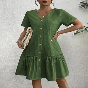 Robe boutonnée décontractée en coton et lin vert avec ourlet à volants pour l'été