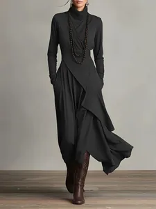Vollständige Detailansicht des eleganten schwarzen Wickel-Maxikleids für den Herbst.