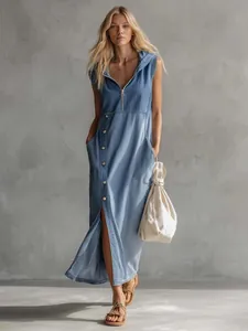 Robe longue en denim sans manches à capuche avec fermeture éclair et fente