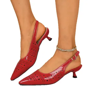 Sandales élégantes rouges à talons bas et bout pointu avec ajourages pour femmes