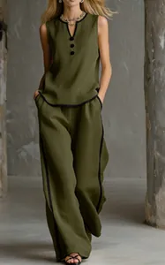 Elegante set verde oliva senza maniche con scollo a V e pantaloni larghi con bordi neri