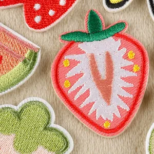 Patch ricamate autoadesive a forma di fragola e frutta per decorare vestiti e borse