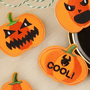 Set de parches bordados calabaza Halloween con caras espeluznantes y diseño texto COOL