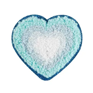 Patch brodé en chenille bleue en forme de cœur avec bordure pailletée pour décoration DIY