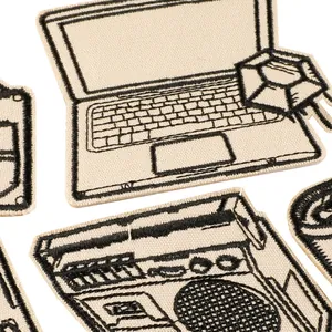 Set di toppe ricamate retrò con laptop e fotocamera vintage per decorazioni fai-da-te