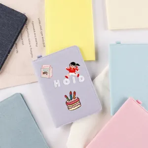 DIY minimalistischer Reisepasshalter aus Segeltuch mit niedlichen Stickereien für Reisen