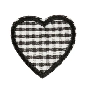 Toppa ricamata termoadesiva a forma di cuore a quadretti bianchi e neri per decorazione
