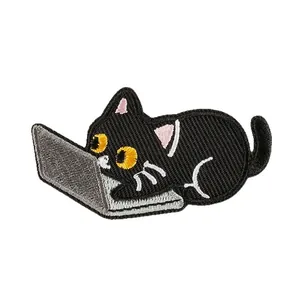 Toppa ricamata termoadesiva con gatto nero e laptop per decorazioni vestiti fai da te