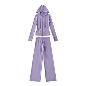 Lavendel trainingspak van katoenmix met hoodie met rits en broek met wijde pijpen.