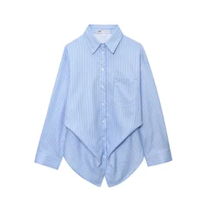 Camicia a righe blu da donna con un design unico con nodo sul davanti dell'orlo basso