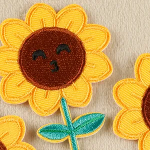 Écusson thermocollant brodé tournesol avec visage de bisou pour vêtements et accessoires