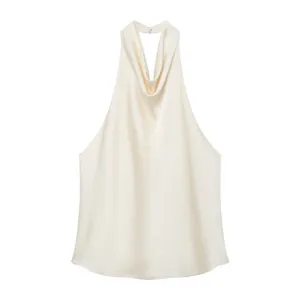 Detailansicht des cremefarbenen Satin-Halter-Tops mit elegantem Wasserfall-Ausschnitt