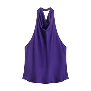 Elegantes lila Satin-Halterneck-Top mit raffiniertem Wasserfallausschnitt und seidiger Textur