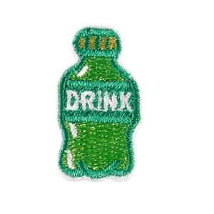 Toppa ricamata bottiglia bevanda verde con testo DRINK per decorazione vestiti fai da te