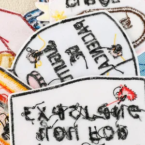 Assortiment geborduurde patches met details van de achterkant van de steek