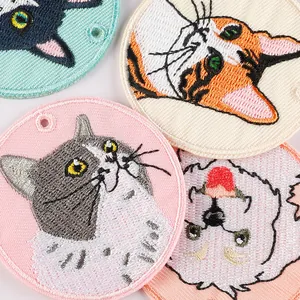 Hoogwaardige ronde geborduurde kattenbedels voor creatieve sleutelhangers en tassen
