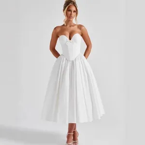 Elegante Franse stijl witte strapless korset midi-jurk met een zoet strikdetail en volle rok