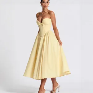 Franse zoete gele strapless korsetjurk met strikdetail en wijde uitlopende rok