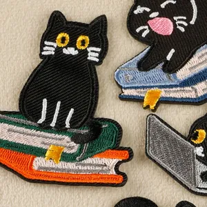 Toppa termoadesiva ricamata gatto nero cartone animato per decorazione vestiti DIY