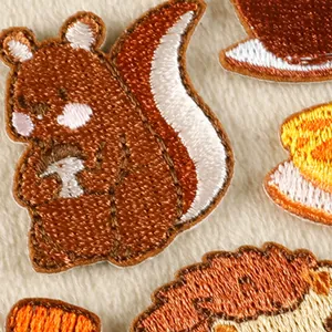 Süße Cartoon Eichhörnchen und Tier Stickerei Aufbügler für DIY Kleidung Dekoration.
