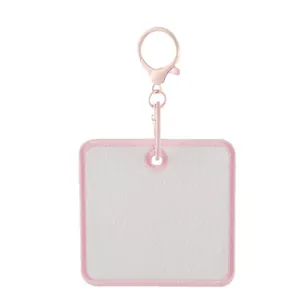 Llavero cuadrado de fieltro rosa en blanco para etiquetas de equipaje y parches bordados.