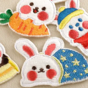 Mignons patchs brodés en peluche de lapin avec support autocollant pour vêtements