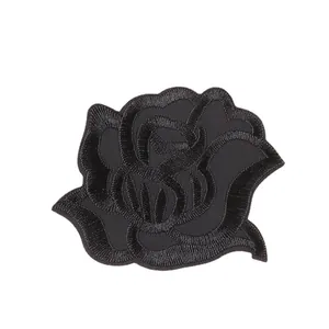 Hochwertiger detaillierter schwarzer Rosen-Stickaufnäher für die Reparatur von Kleidung