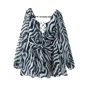 Robe courte imprimée zébrée avec manches lanternes et élégant laçage au dos de la pièce