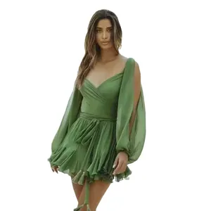 Robe courte verte plissée 2024 avec col en V et manches lanternes pour femmes élégantes