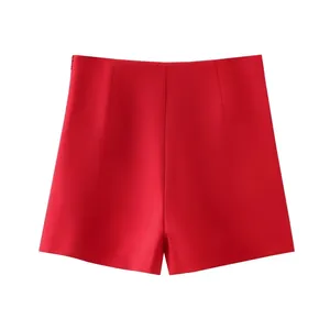 Elegantes pantalones cortos de satén rojo de talle alto para mujer con cremallera lateral
