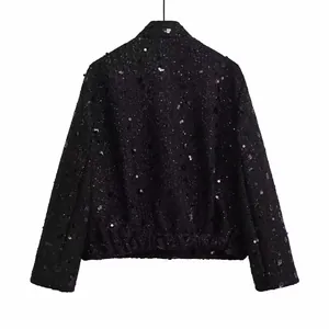 Rückansicht einer stilvollen schwarzen Paillettenjacke für Damen mit elastischem Saum