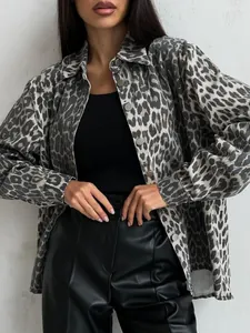Retro leopard print denim jacket for women, featuring lapel collar and loose casual fit