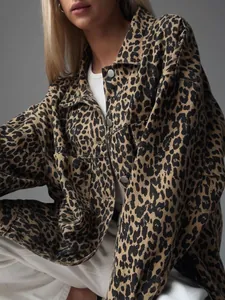 Stylish vintage leopard print denim jacket with a loose fit and lapel collar for women