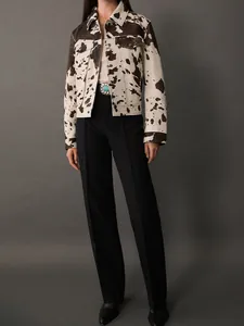 Modieus kort denim jack voor dames met koeprint, onregelmatig patroon en westernstijl