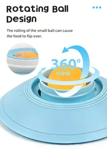 Detail van de langzame voerbak voor huisdieren met 360 graden draaibare bal voor snacks.