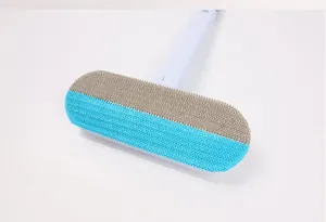 Detailopname van de multifunctionele dierenhaarreiniger met blauw en grijze kop.