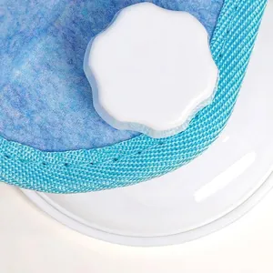 Nahaufnahme einer Katzenhängematte aus Filz mit Nahtdetails und Saugnapfbefestigung