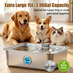 Detalle de la fuente para mascotas de acero inoxidable de 15L con perros y gato