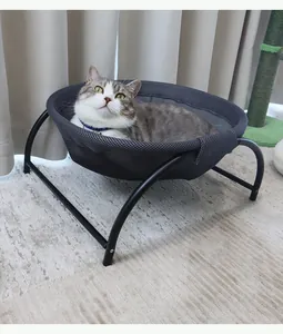 Atmungsaktives schwarzes Mesh Katzenbett mit robustem Metallrahmen für den Sommer