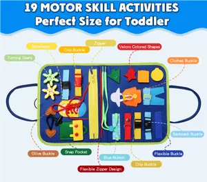 Vista dettagliata della busy board Montessori con 19 attività motorie diverse per bambini piccoli