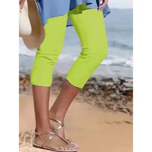 Stylische lindgrüne Capri-Leggings für Damen, perfekt für lässige Sommerausflüge.