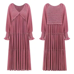 Elegantes malvenfarbenes Maxikleid mit V-Ausschnitt und Vorder- und Rückansicht
