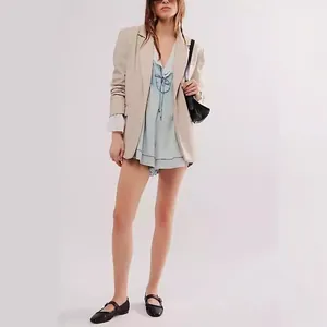Mono corto de mezclilla plisado sin mangas para mujer con lavado azul claro y estilo casual