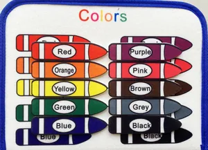 Activité éducative d'association des couleurs du busy board en feutre pour les tout-petits.