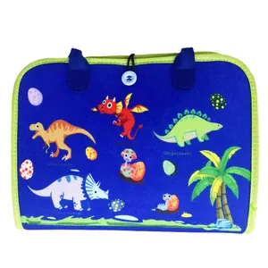 Tavola sensoriale Montessori in feltro blu per bambini con simpatici dinosauri colorati