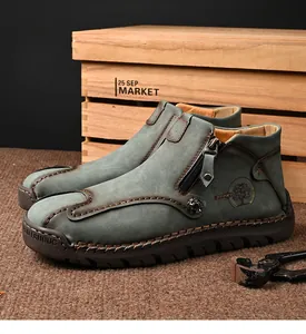 Detalle de cerca de botas de cuero para hombre cosidas a mano con cremallera lateral