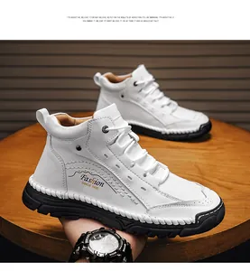 Detailansicht stilvoller weißer High-Top-Lederstiefel für Herren mit Kontrastsohle