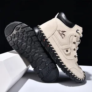 Detailansicht handgenähter High-Top-Casual-Martin-Stiefel in Beige und Schwarz