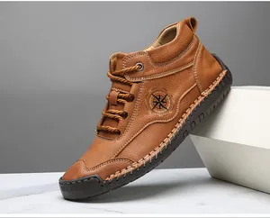 Robuste braune High-Top-Herren-Stiefel mit handgefertigten Nähten und Design