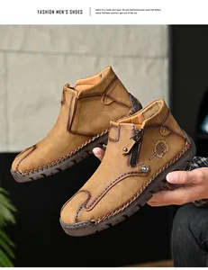 Primer plano de botas Martin de cuero marrón con detalles de costuras artesanales para hombre.